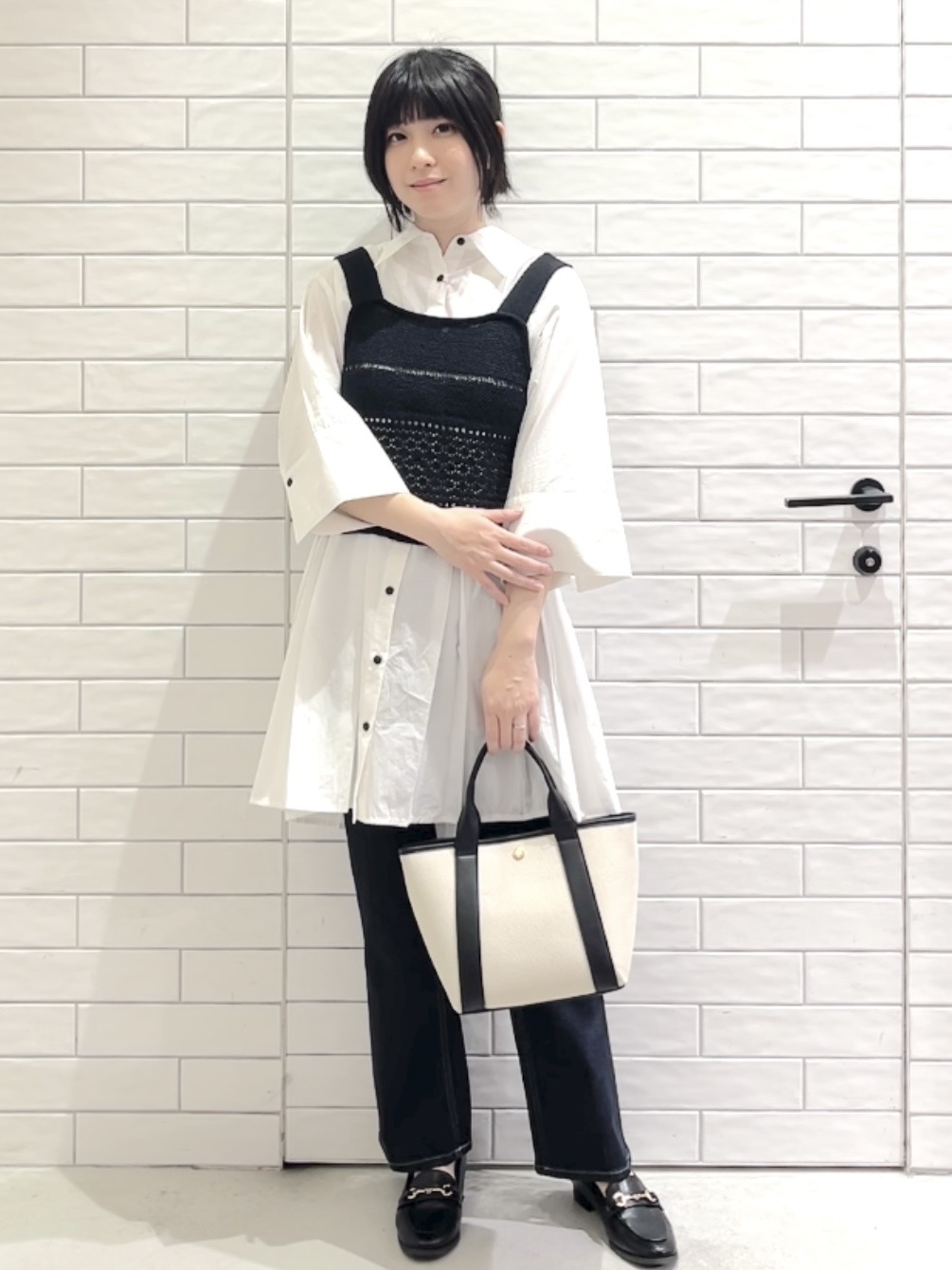 しおりさんの「OPAQUE.CLIP｜プリーツミニシャツワンピース【洗濯機OK】」を使ったコーディネート