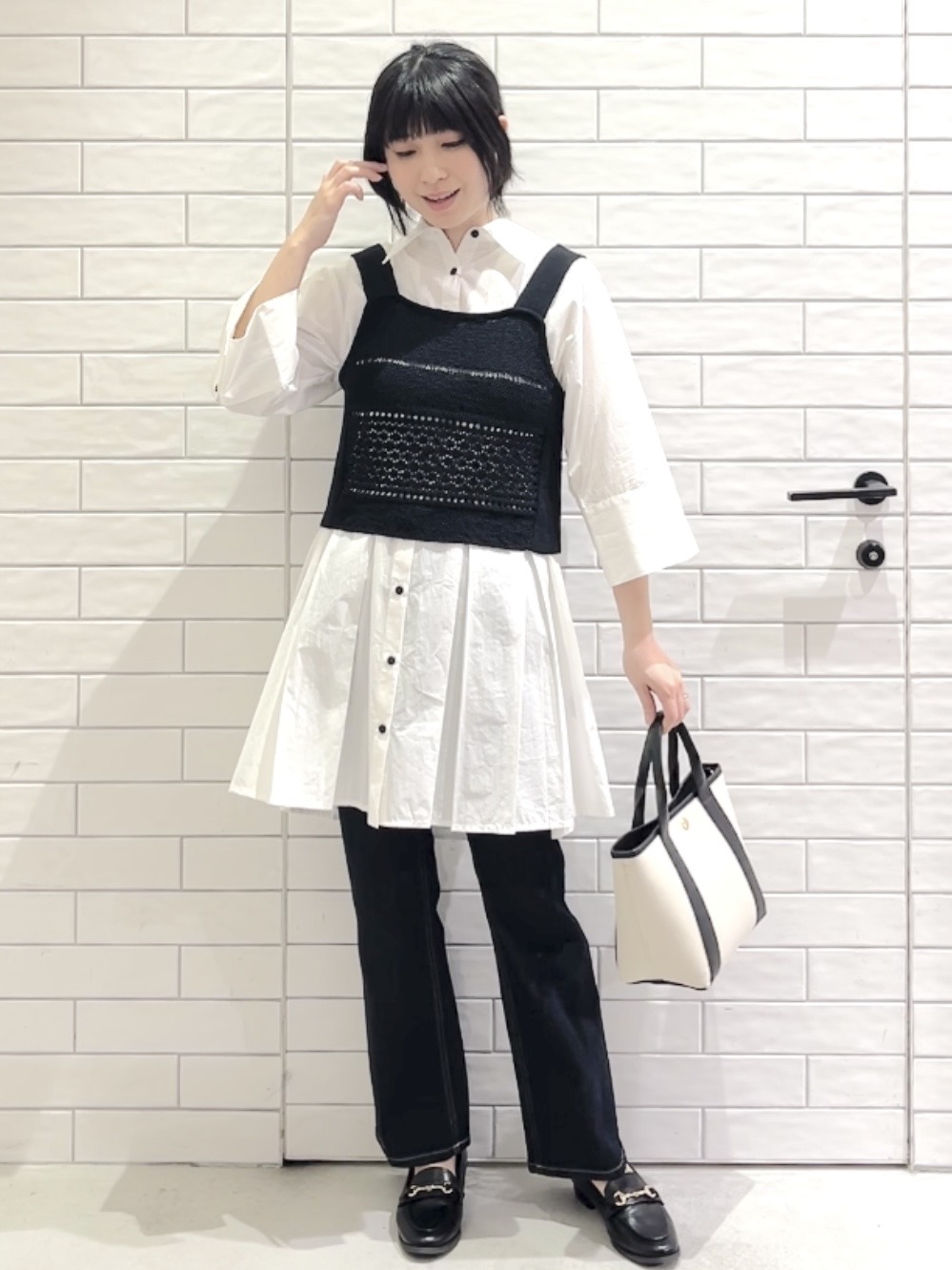 しおりさんの「OPAQUE.CLIP｜プリーツミニシャツワンピース【洗濯機OK】」を使ったコーディネート