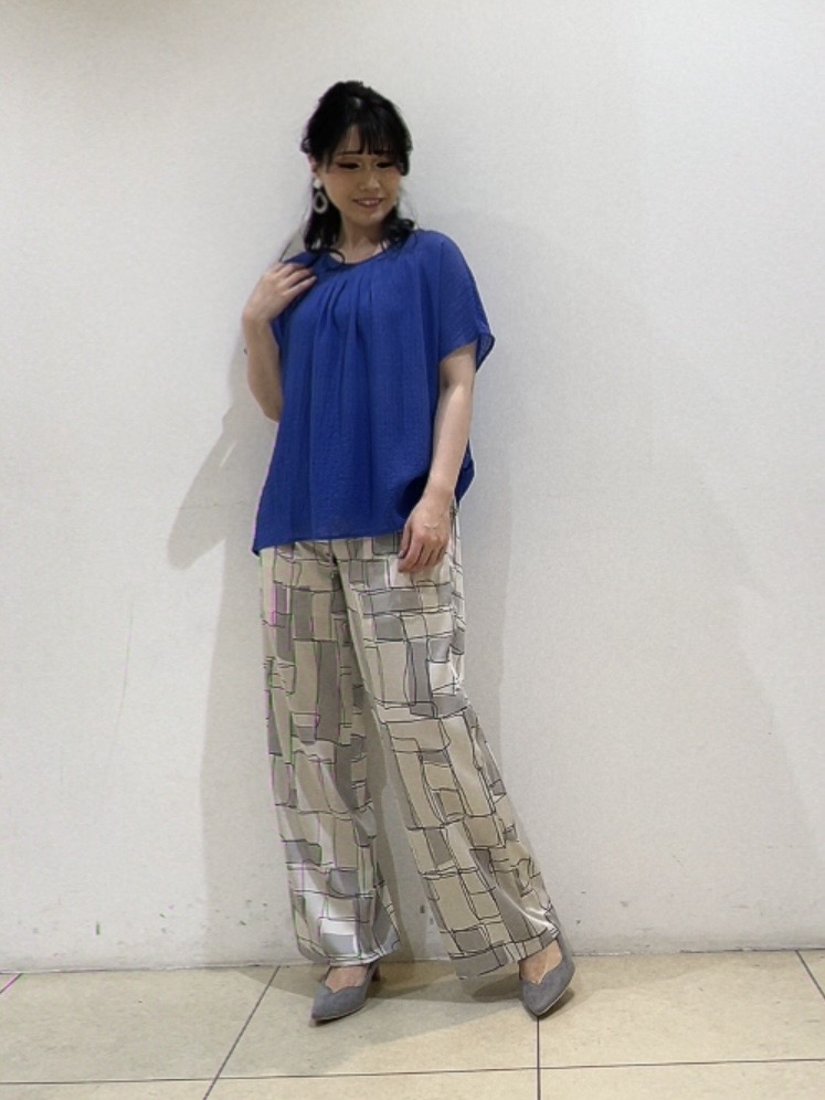 watanabeさんの「UNTITLED｜【洗える】無地＆チェーン柄 ギャザートップス」を使ったコーディネート