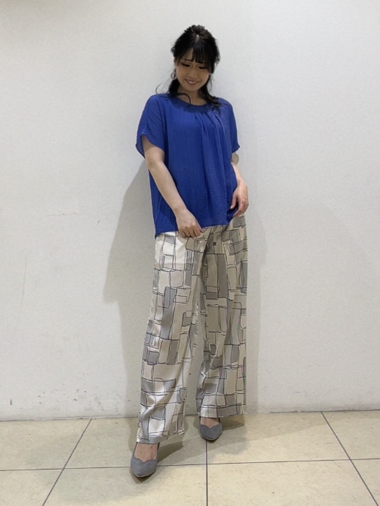 watanabeさんの「UNTITLED｜【洗える】無地＆チェーン柄 ギャザートップス」を使ったコーディネート