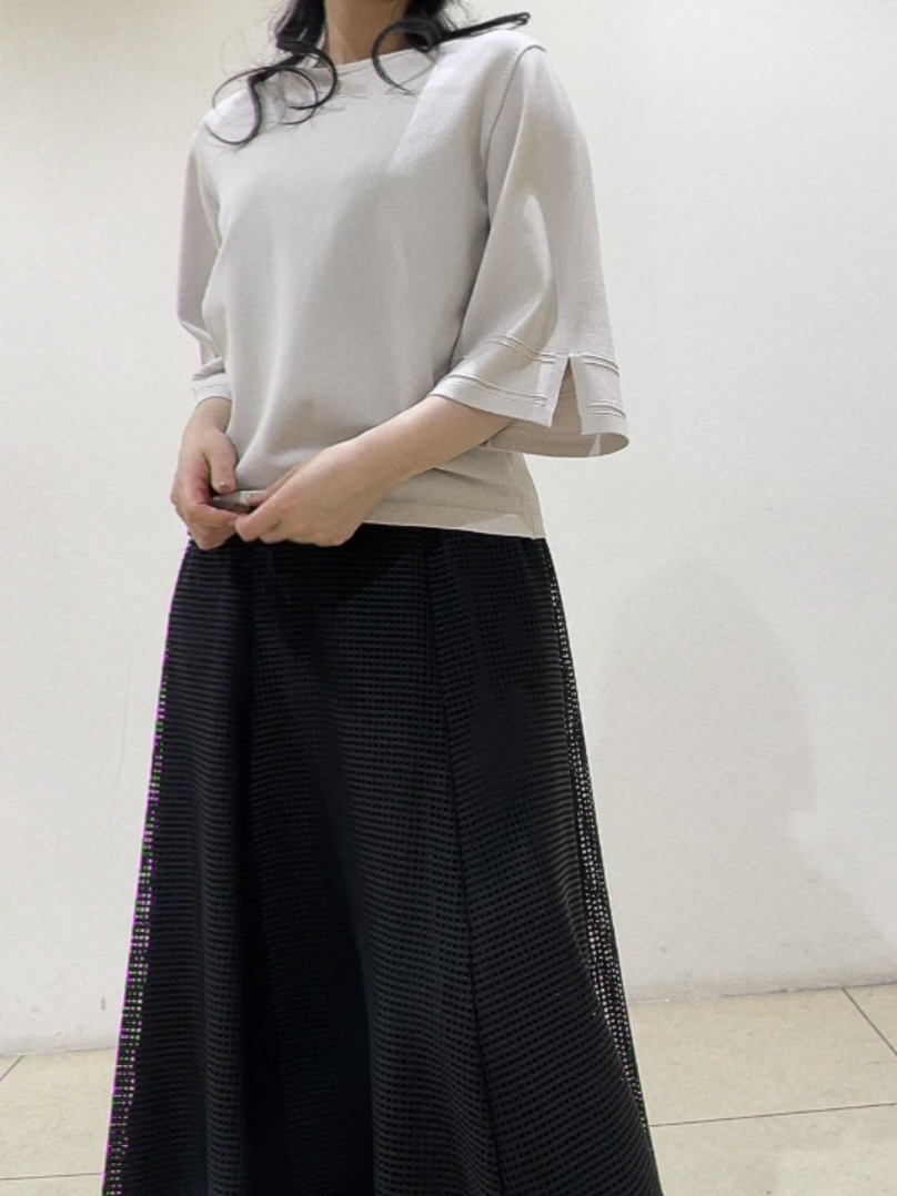 watanabeさんの「UNTITLED｜【洗える/清涼感】袖スリットニットプルオーバー」を使ったコーディネート