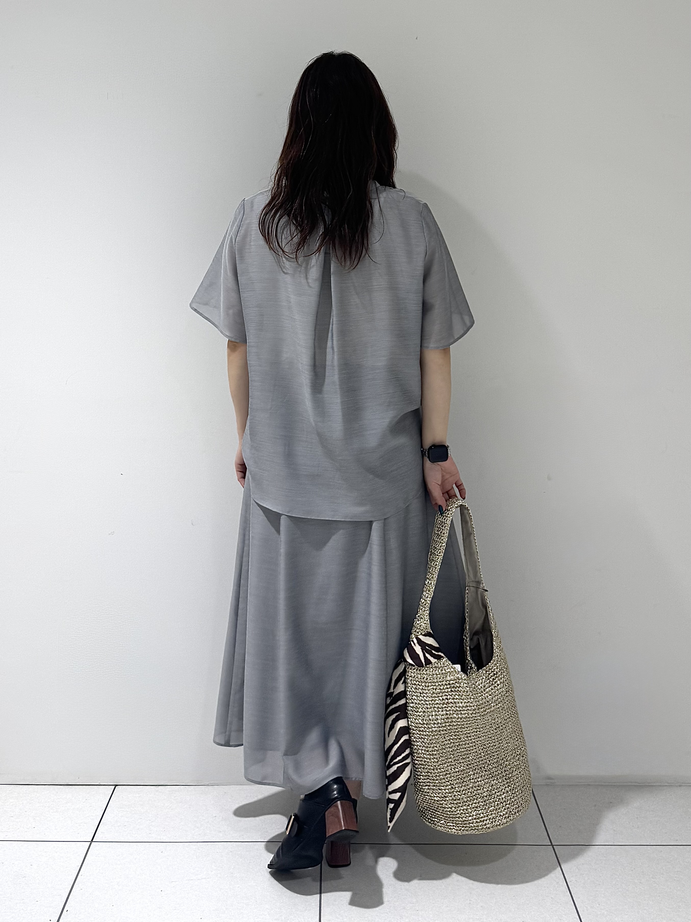 そんさんの「INDIVI｜【接触冷感/洗える】シアーシャンブレーピンタックブラウス」を使ったコーディネート