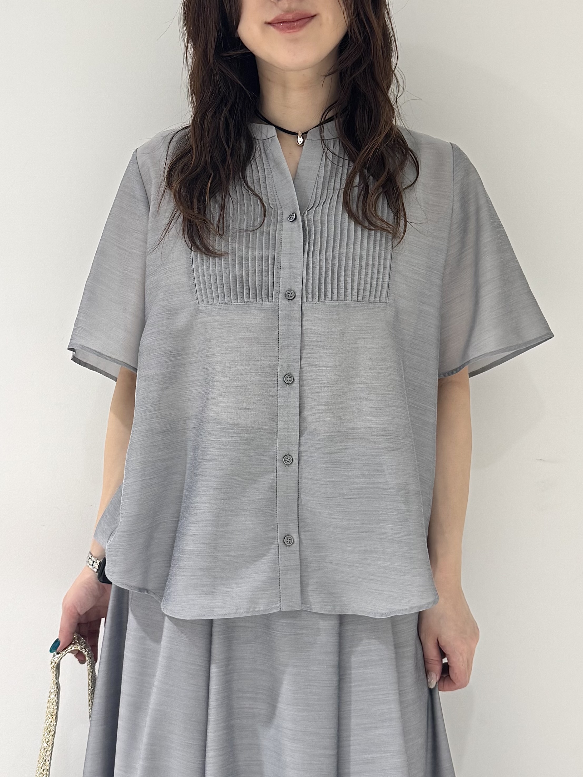 そんさんの「INDIVI｜【接触冷感/洗える】シアーシャンブレーピンタックブラウス」を使ったコーディネート