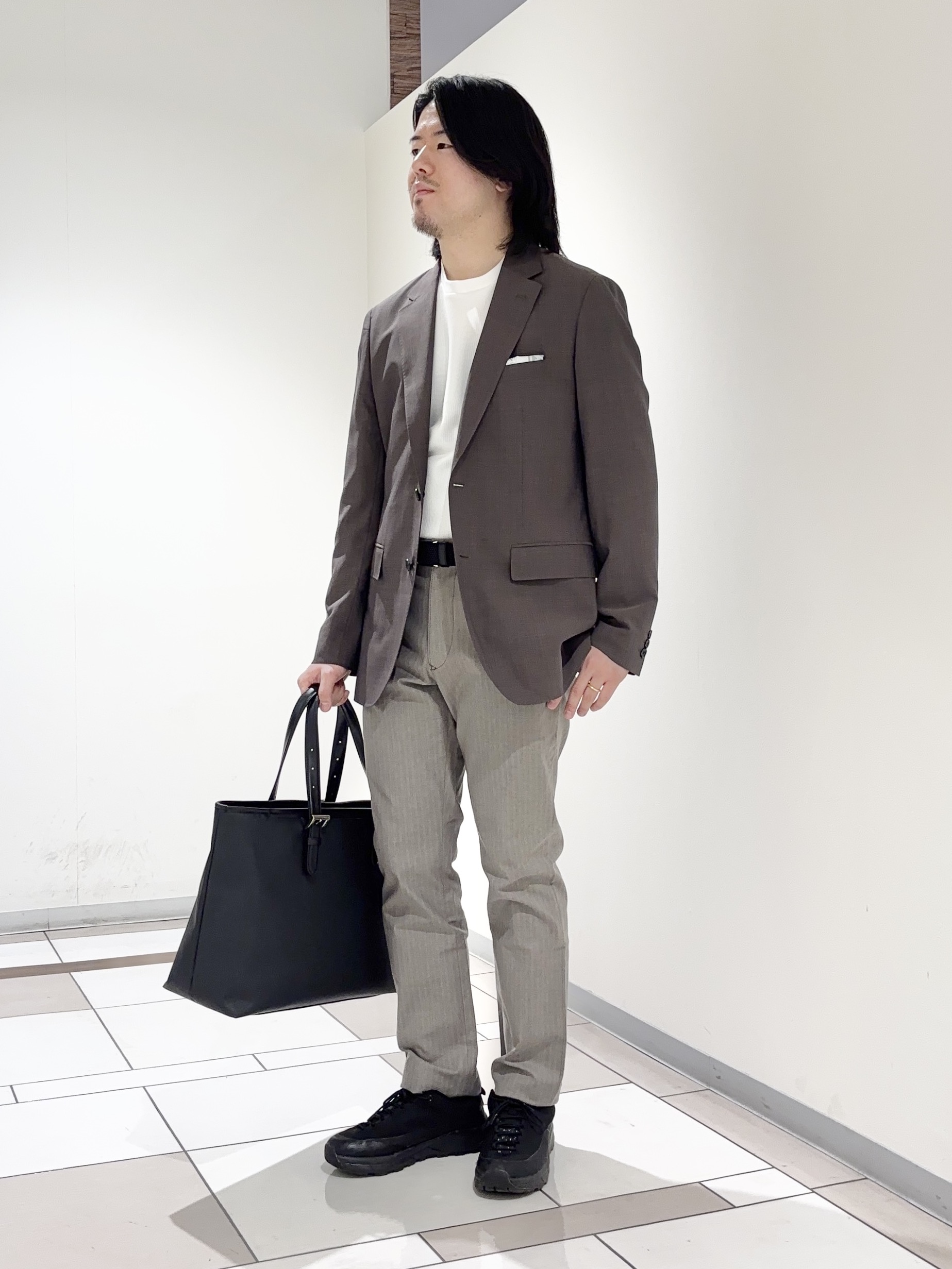 及川さんの「TAKEO KIKUCHI｜【BOWLER HAT LABEL】トロピカルシャンブレージャケット」を使ったコーディネート