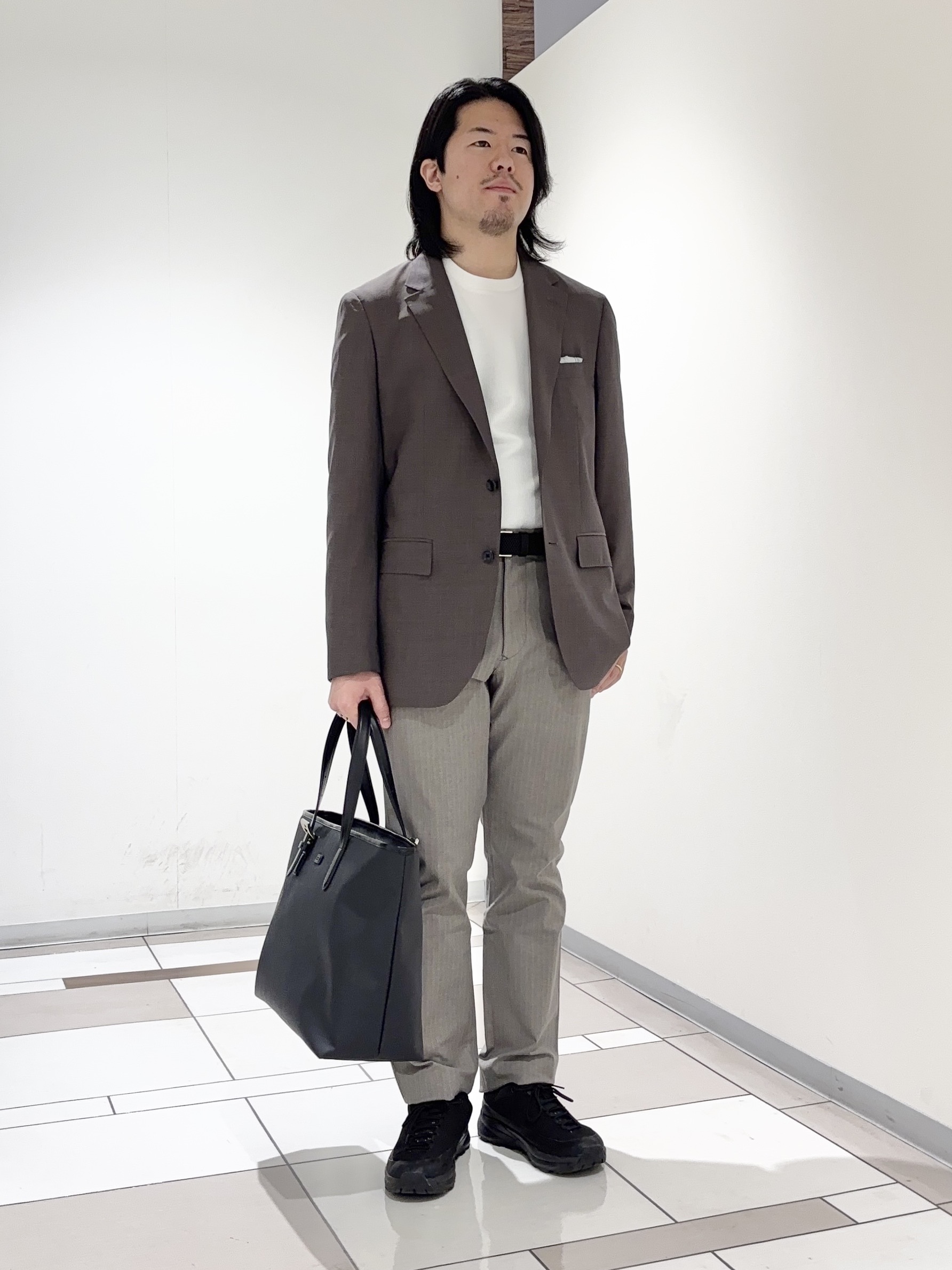 及川さんの「TAKEO KIKUCHI｜【BOWLER HAT LABEL】トロピカルシャンブレージャケット」を使ったコーディネート