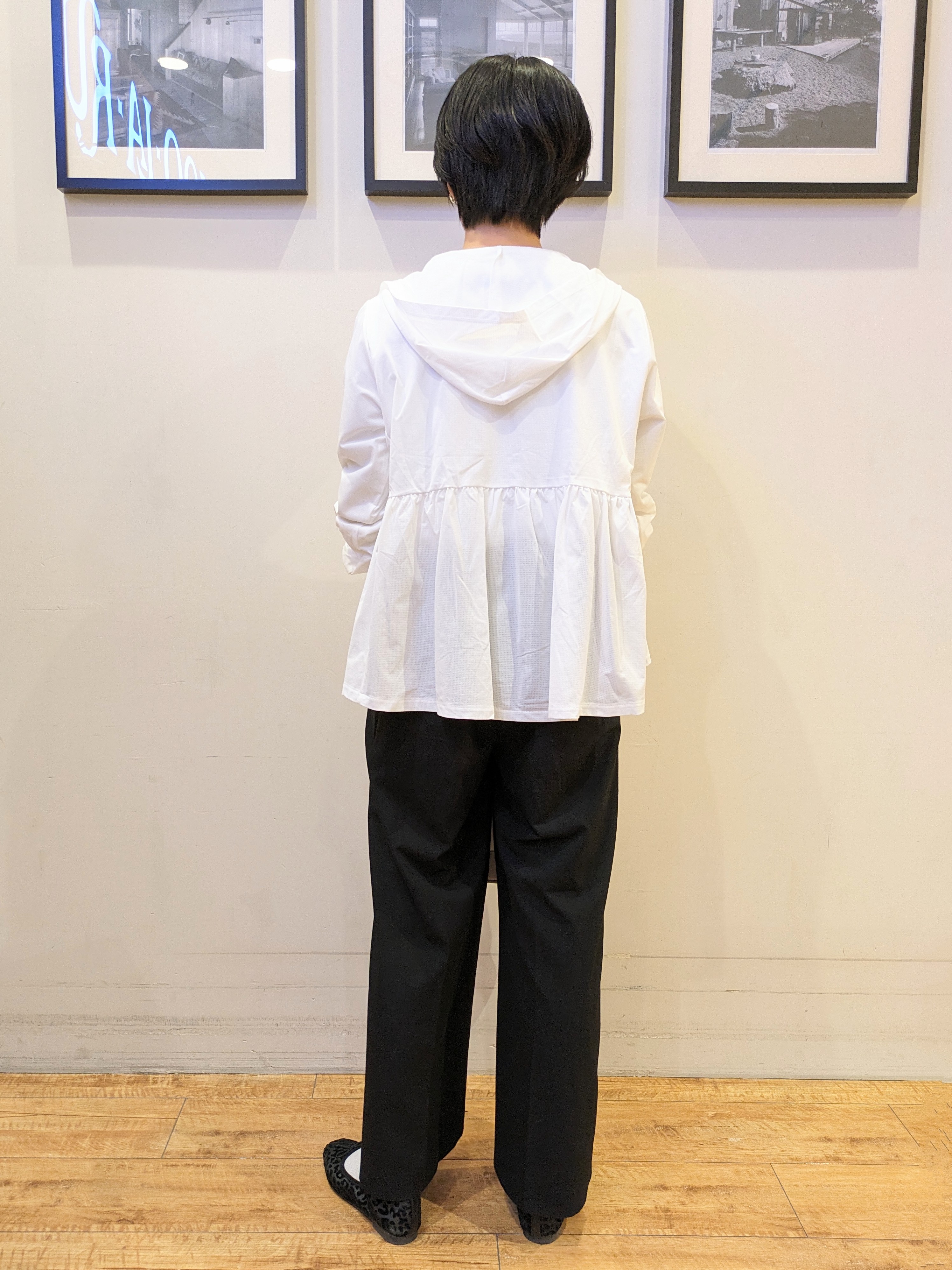 Akiさんの「SHOO･LA･RUE｜【S-LL/体型カバー】日焼け対策にも女性らしさを UVカットペプラムパーカ」を使ったコーディネート