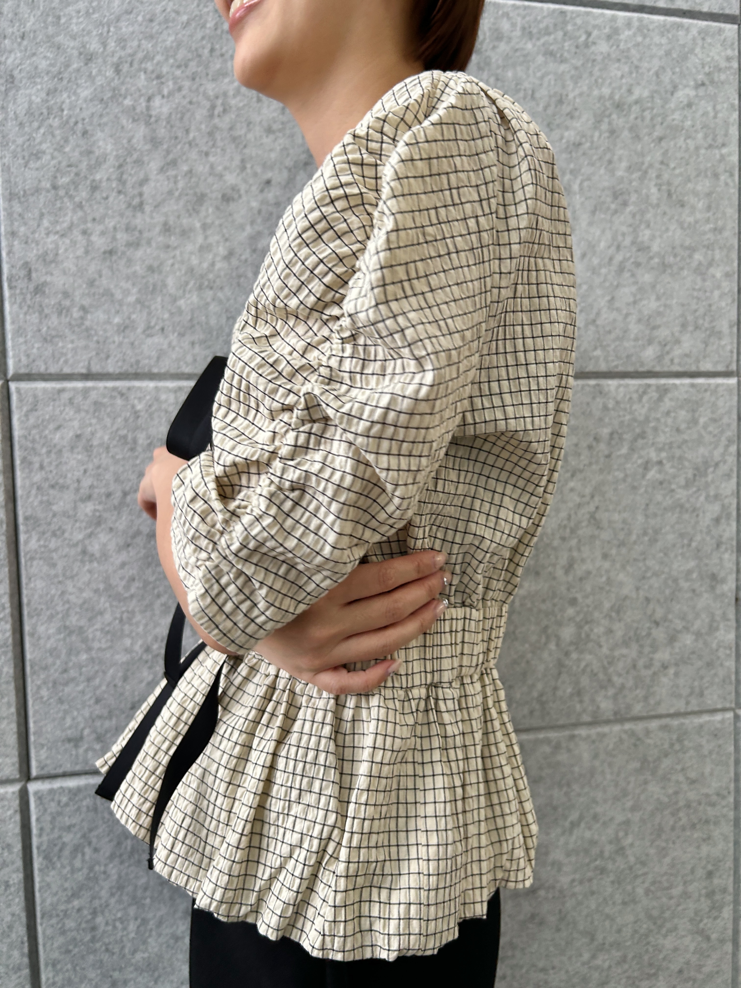 harunaさんの「CODE A｜front ribbon peplum blouse」を使ったコーディネート