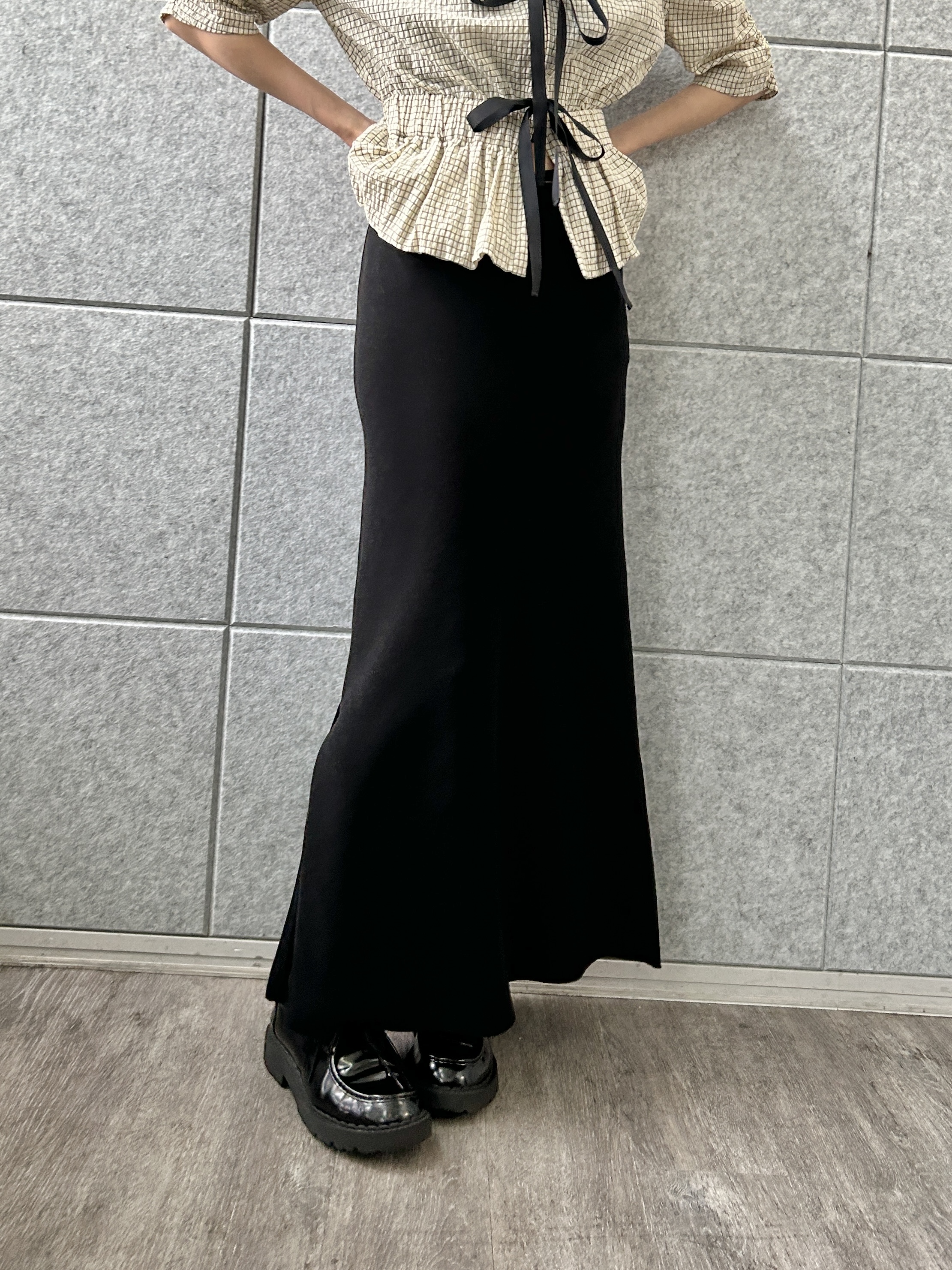 harunaさんの「CODE A｜front ribbon peplum blouse」を使ったコーディネート