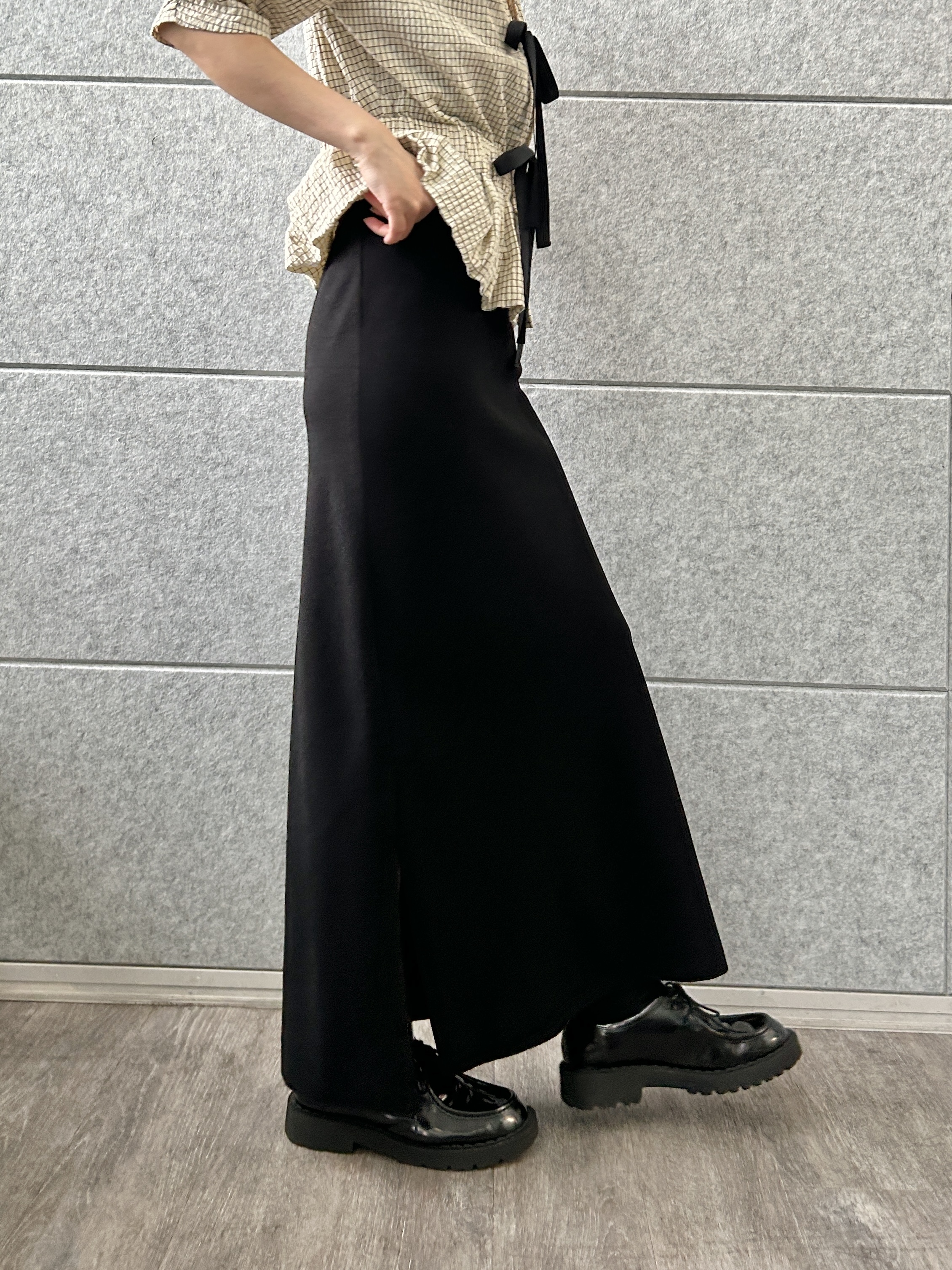 harunaさんの「CODE A｜front ribbon peplum blouse」を使ったコーディネート