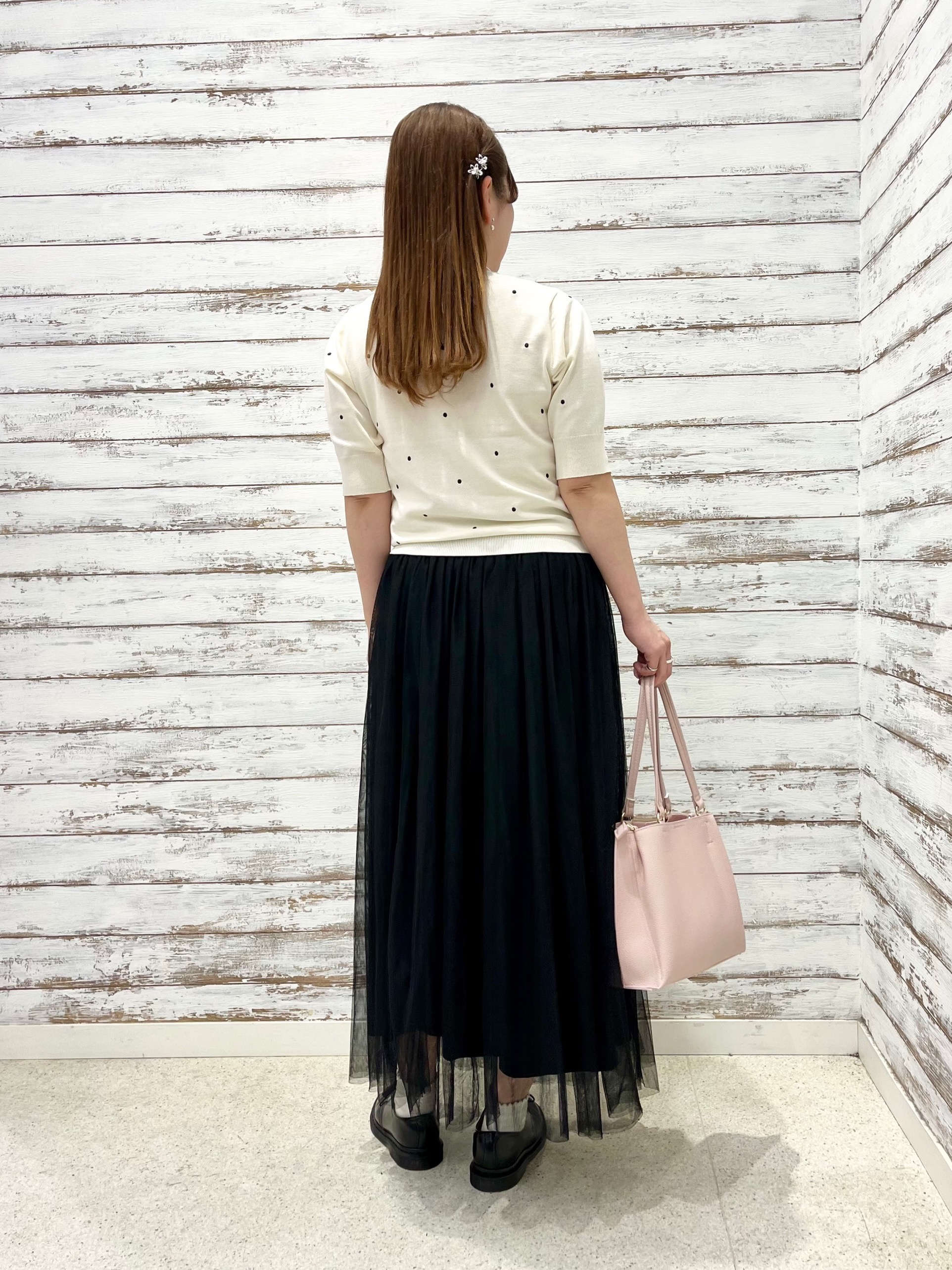 ゆっきーさんの「SHOO･LA･RUE｜【S-LL/二の腕カバー】品よく隠せる ドット刺繍5分袖ニット」を使ったコーディネート
