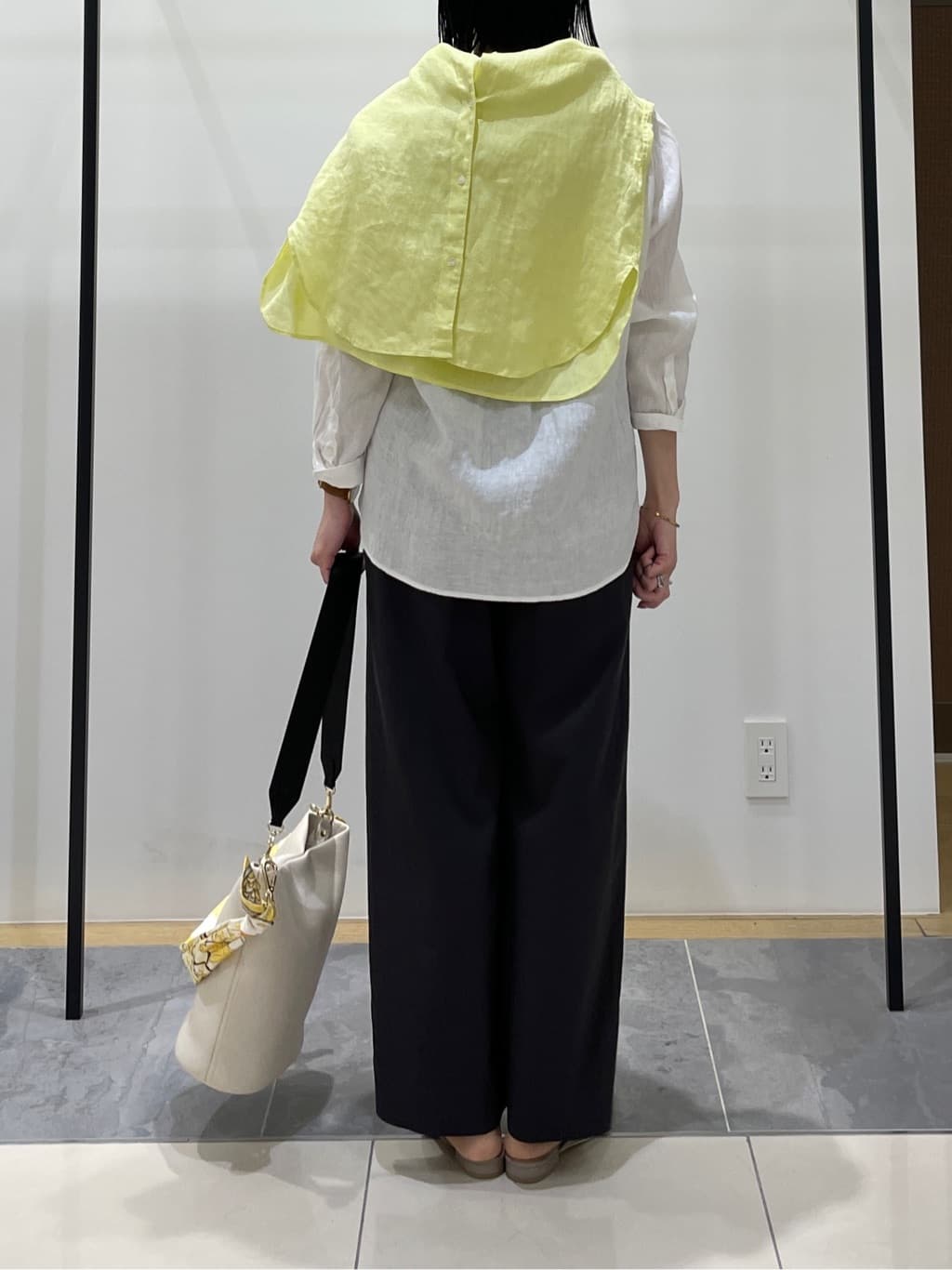 shihoさんの「INDIVI｜【接触冷感／2WAY】カシュクールリネンシャツ」を使ったコーディネート