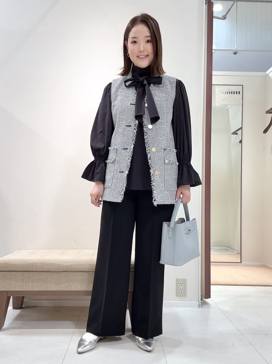 YUIさんの「UNTITLED｜【オンオフ使える】スラブツイード ジレ」を使ったコーディネート