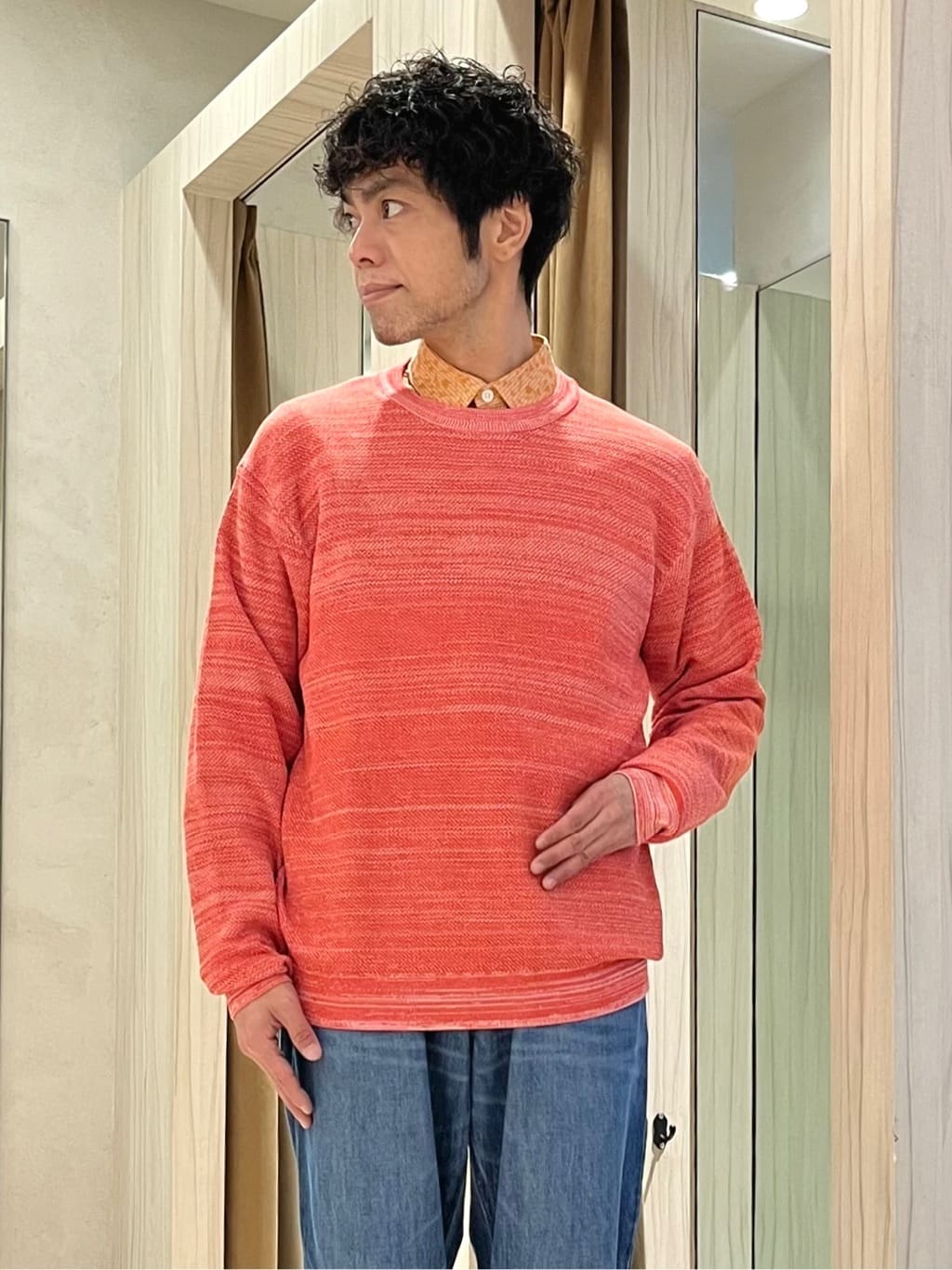 URAさんの「TAKEO KIKUCHI｜【洗える】カラースプリングニット」を使ったコーディネート