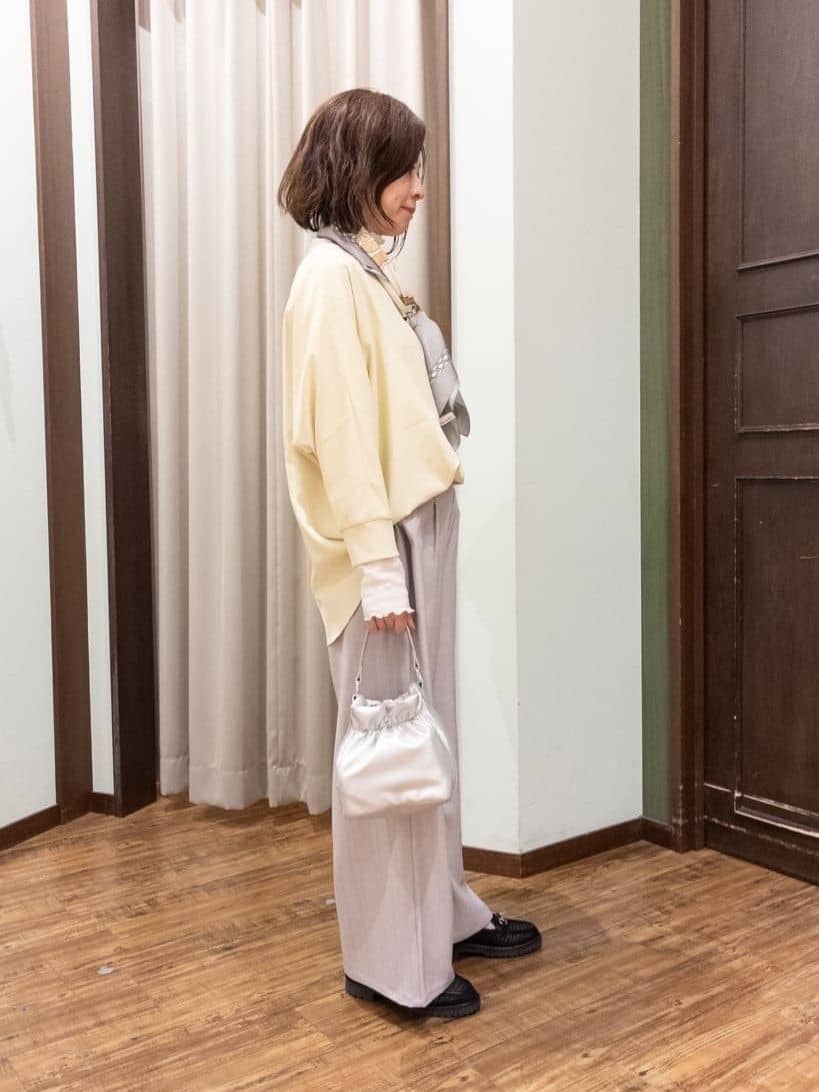 yukaさんの「SHOO･LA･RUE｜【洗濯機可/S-LL】フラップポケットがアクセント ヘリンボーンワイドパンツ」を使ったコーディネート