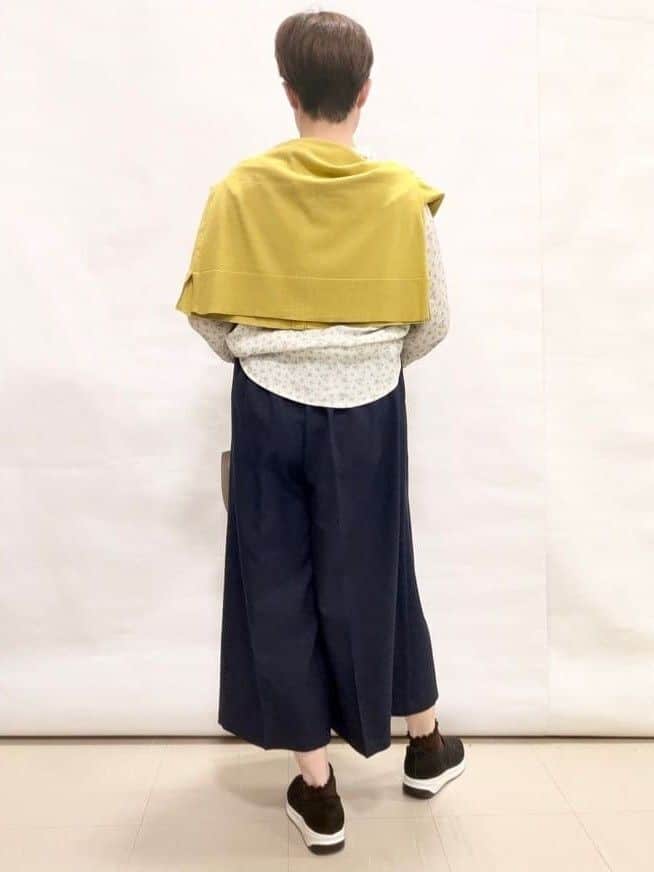 なっちゃんさんの「SHOO･LA･RUE｜【S-LL/7分袖】首元をすっきり魅せる　大人の上品サテンブラウス」を使ったコーディネート