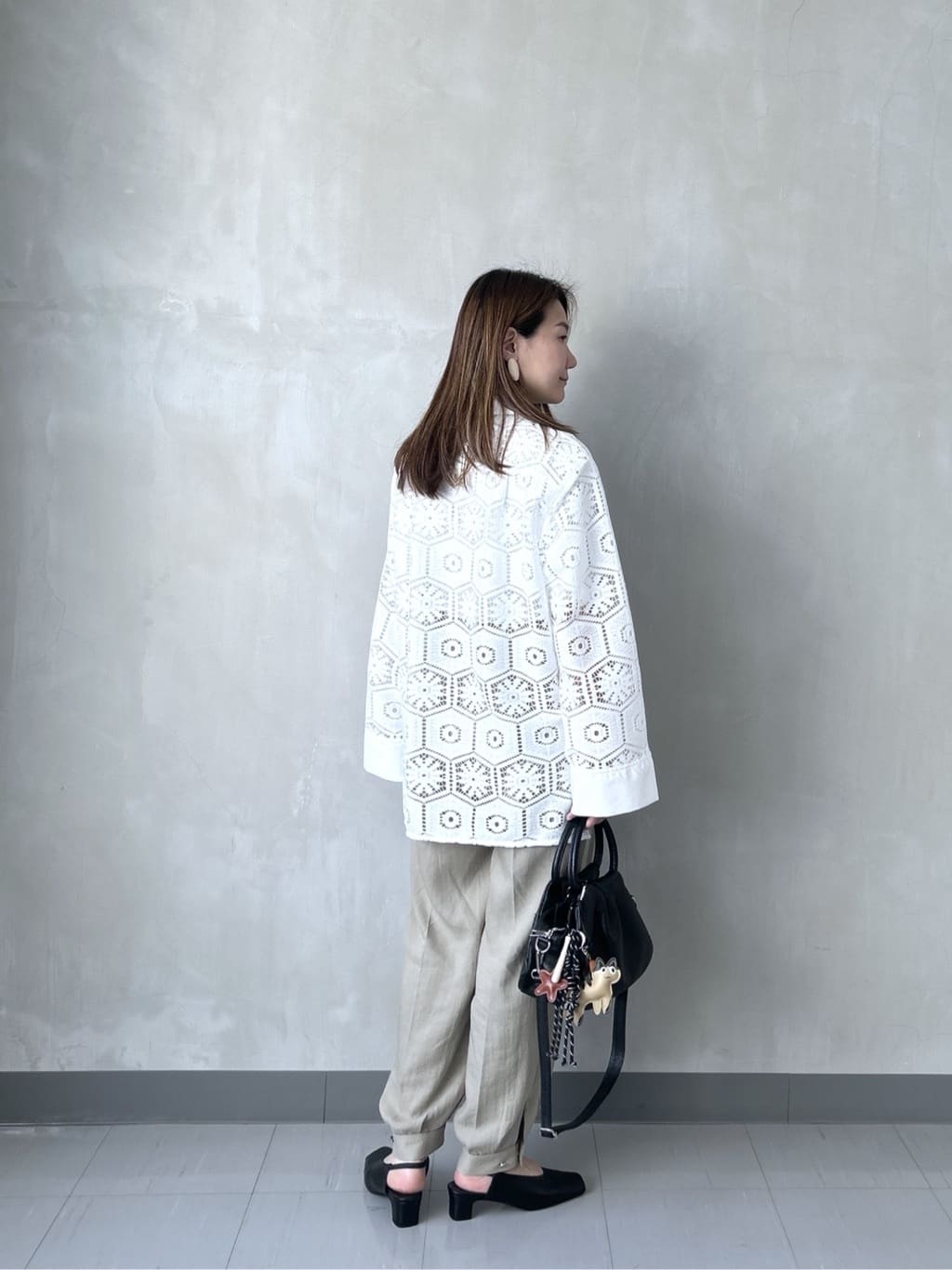 takaさんの「INDIVI｜幾何柄レースビッグシャツ」を使ったコーディネート