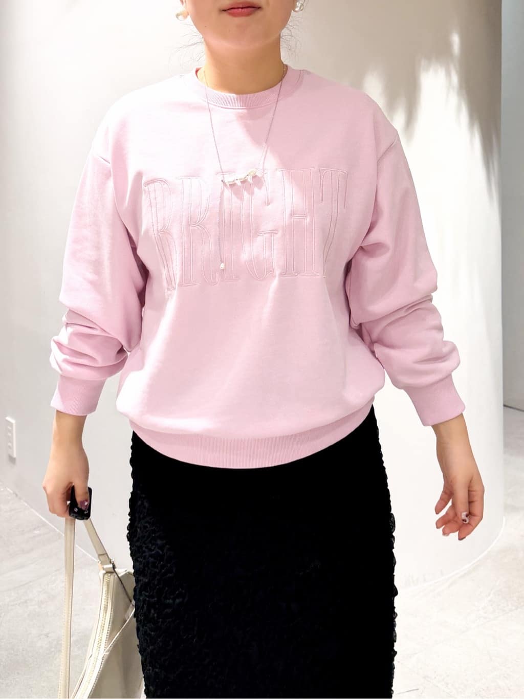 かりんさんの「OPAQUE.CLIP｜ロゴ刺繍裏毛トップス【洗濯機OK】」を使ったコーディネート
