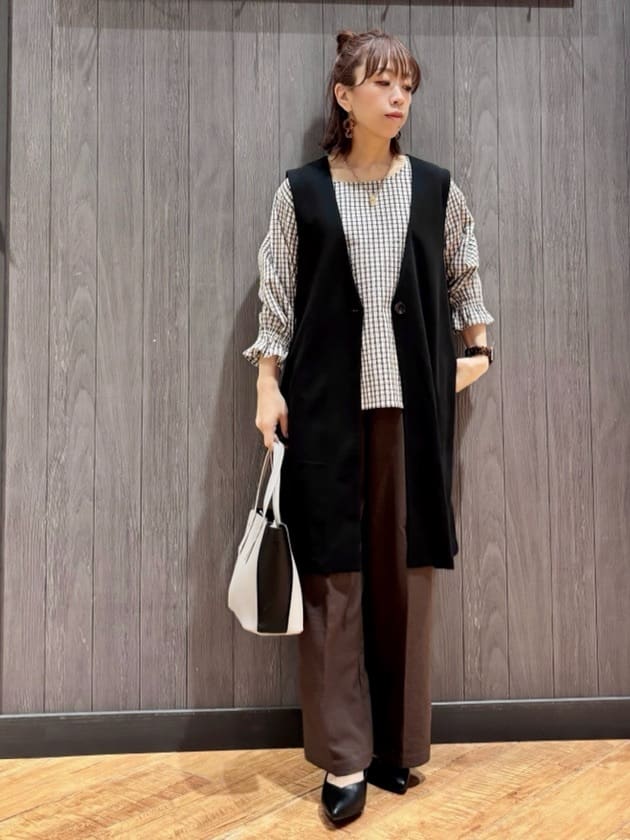 meiさんの「SHOO･LA･RUE｜【洗濯機可/セットアップ可/S-3L】きちんと楽に。カットジョーゼット ロングジレ」を使ったコーディネート