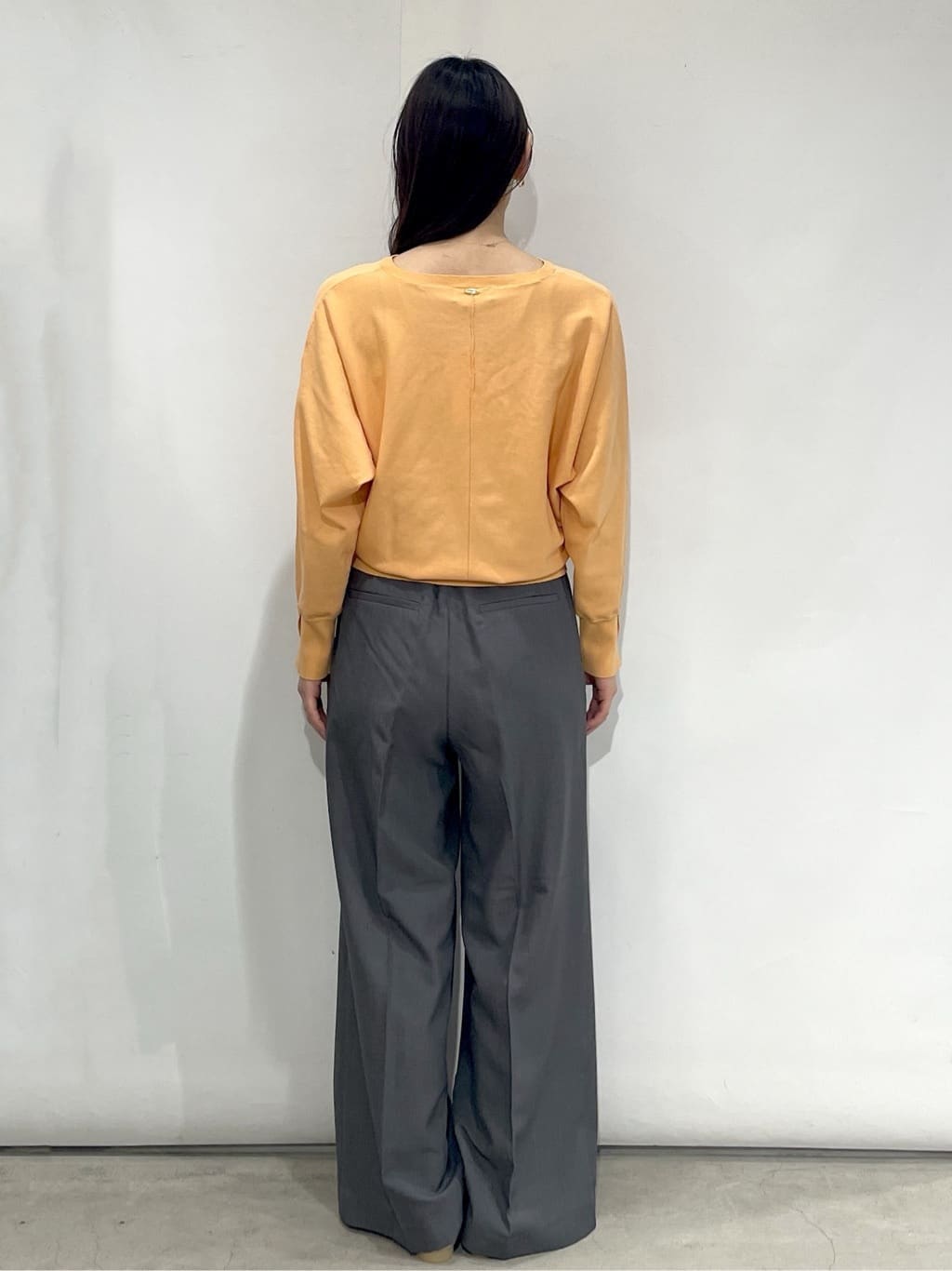 sayaさんの「OPAQUE.CLIP｜リラクシードルマンスリーブニット【洗濯機OK／抗ピル】」を使ったコーディネート