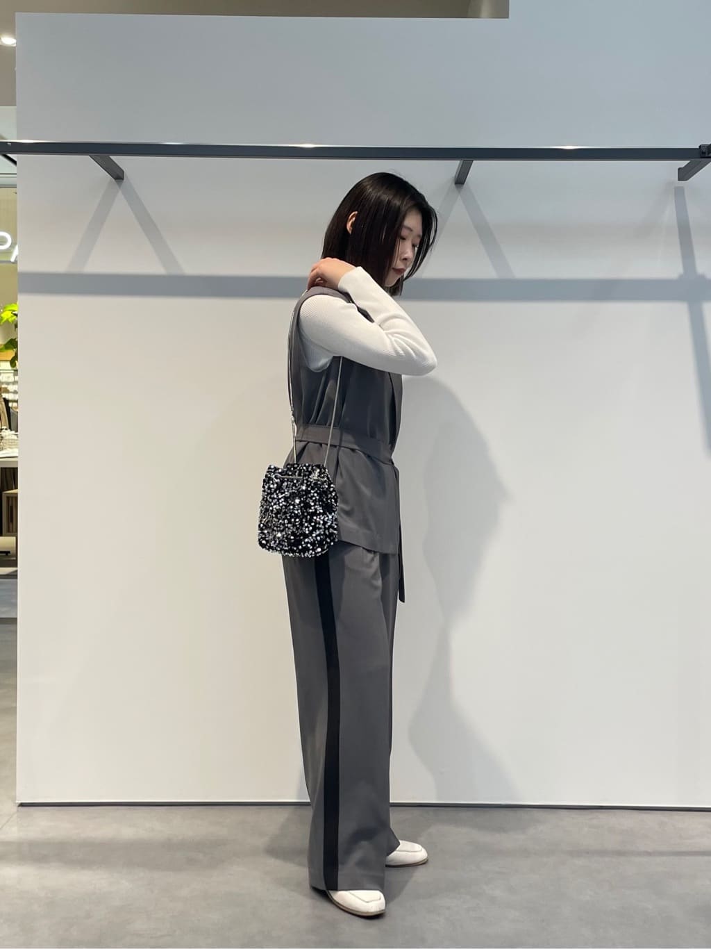 amiさんの「INDIVI｜Comfy SET UP｜ベルテッドジレ【セットアップ対応／通勤／カセット服／接触冷感／UVカット】」を使ったコーディネート
