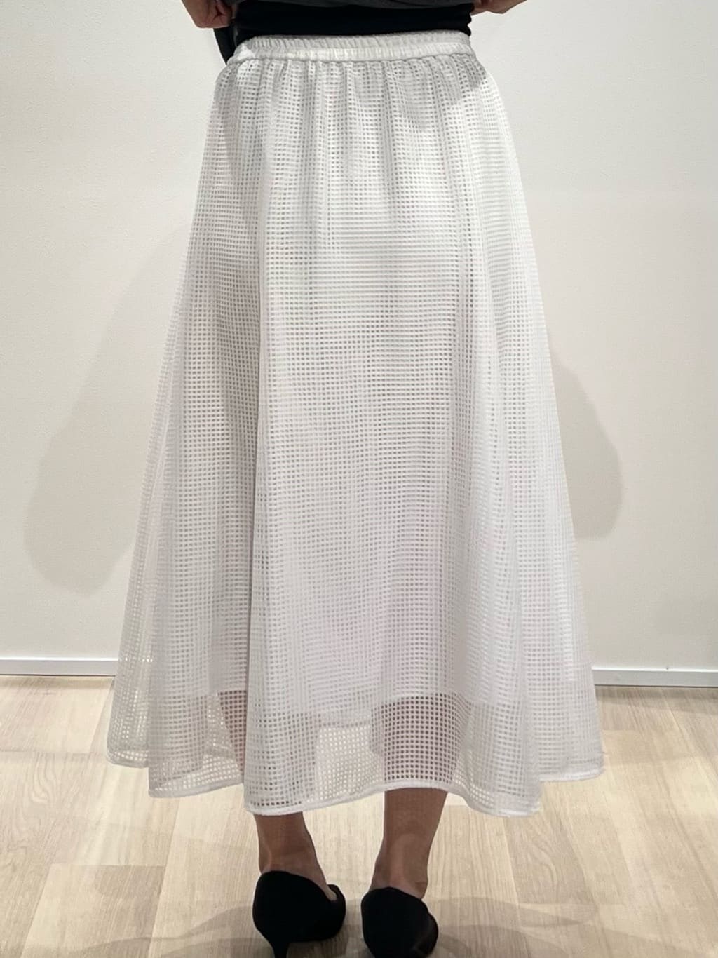 TOMOMIさんの「UNTITLED｜【8色展開/程よい透け感】ドライタッチボートネックニット」を使ったコーディネート