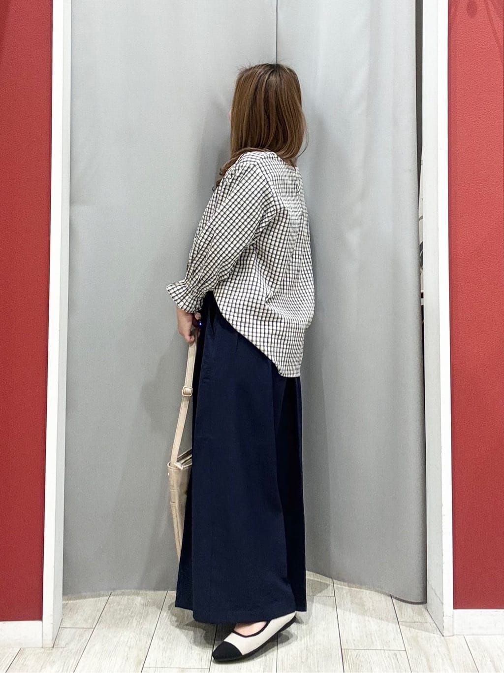 shioさんの「SHOO･LA･RUE｜【セットアップ可/洗濯機可】上品チェックが好印象 ゆるさら6分袖ブラウス」を使ったコーディネート