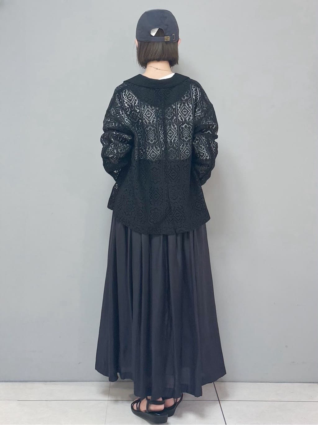 yさんの「OPAQUE.CLIP｜リラクシーロゴプリントTシャツ【洗濯機OK】」を使ったコーディネート