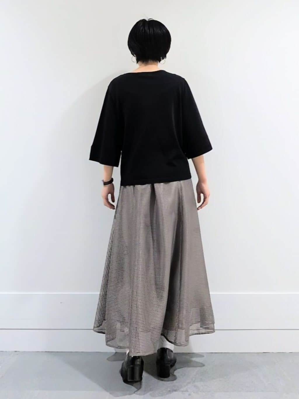 ミズタさんの「UNTITLED｜【洗える/清涼感】袖スリットニットプルオーバー」を使ったコーディネート