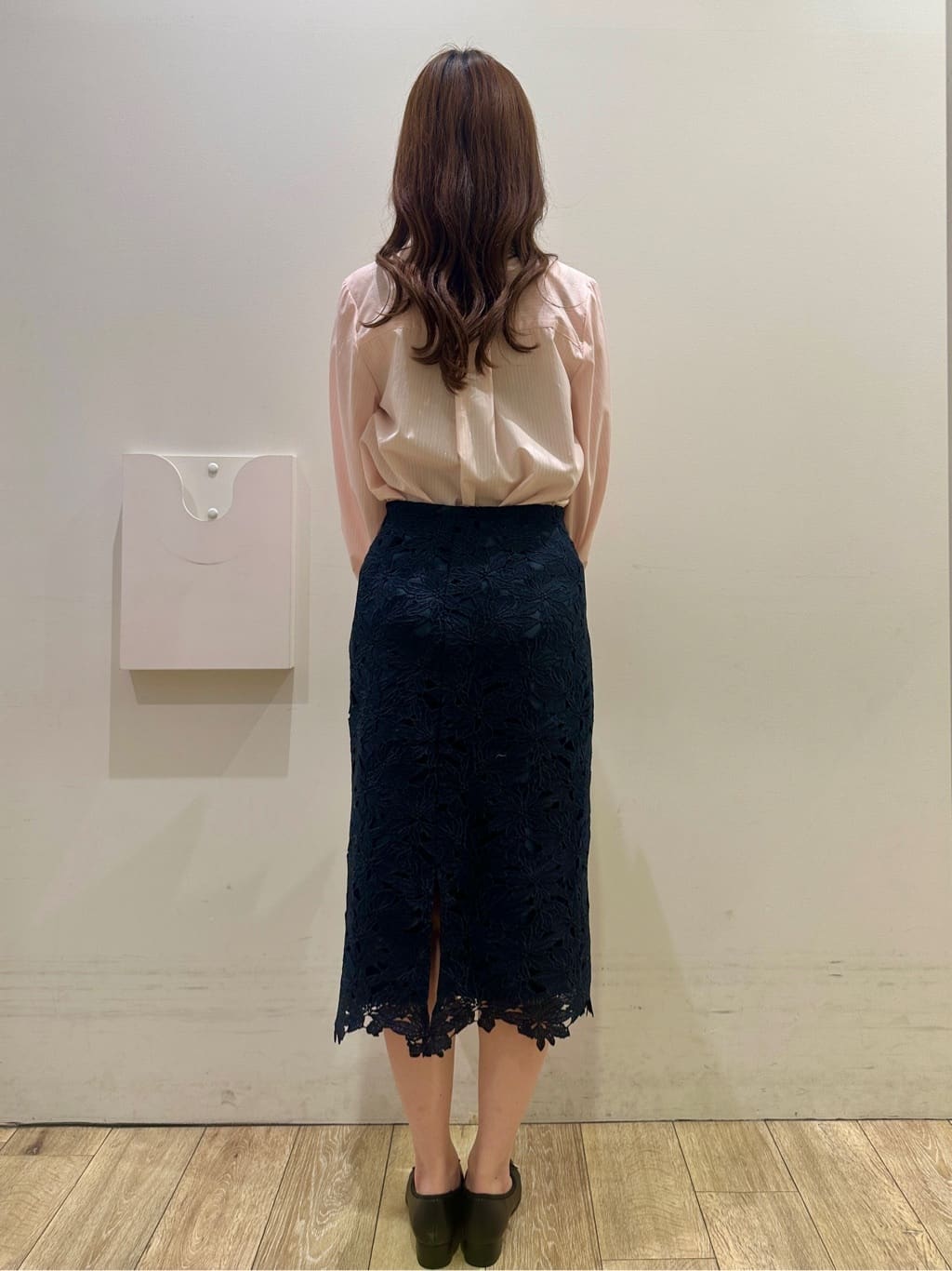 MOMOさんの「index｜フリルキーネックシャツ【洗濯機OK／イージーアイロン／防シワ】《XS～LL／7col》」を使ったコーディネート