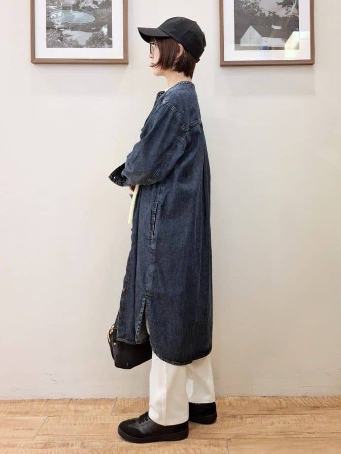 まあるさんの「SHOO･LA･RUE｜【ライトオンスデニム/S-LL/体型カバー】首元すっきり ワンピにもなるロングデニムシャツ」を使ったコーディネート
