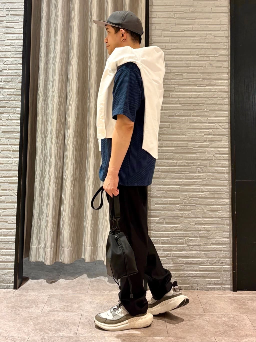 Pーyamaさんの「THE SHOP TK｜【無地だと少し物足りないという方へ】ジオメトリック柄 半袖Tシャツ 洗濯機OK」を使ったコーディネート
