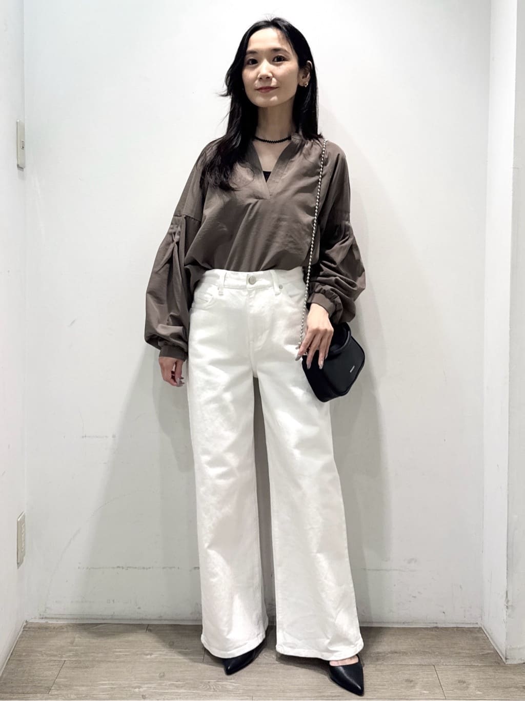 yuicciさんの「OPAQUE.CLIP｜スキッパーボリュームスリーブブラウス【洗濯機OK】」を使ったコーディネート