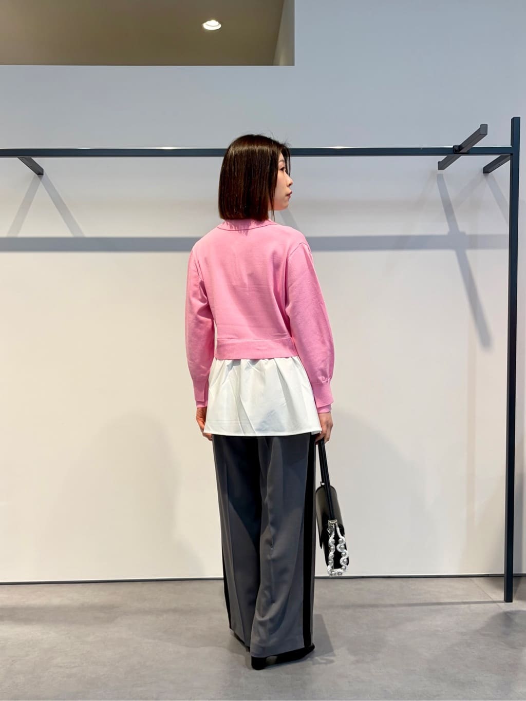 amiさんの「INDIVI｜ペプラムドッキングニット」を使ったコーディネート