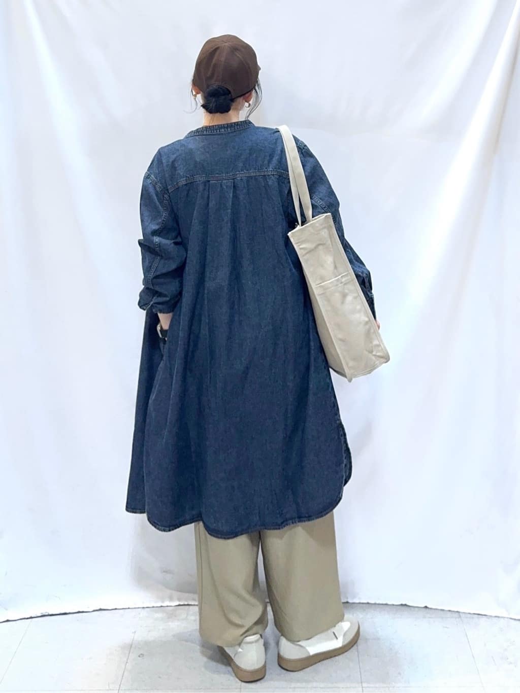 𝐇𝐢𝐫𝐨𝐦𝐢さんの「SHOO･LA･RUE｜【UV/抗菌防臭/洗濯機可】小さめロゴの大人スムースロンT」を使ったコーディネート