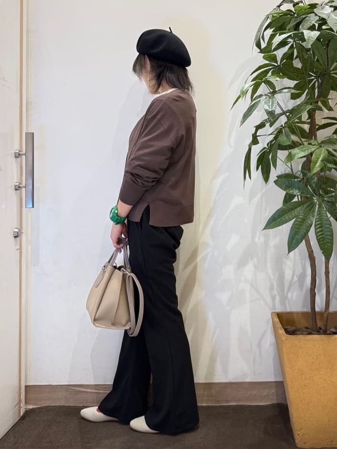 misakiさんの「SHOO･LA･RUE｜【洗濯機可/UV】さらっとしたタッチが心地よい ショート丈 Vネックカーディガン」を使ったコーディネート