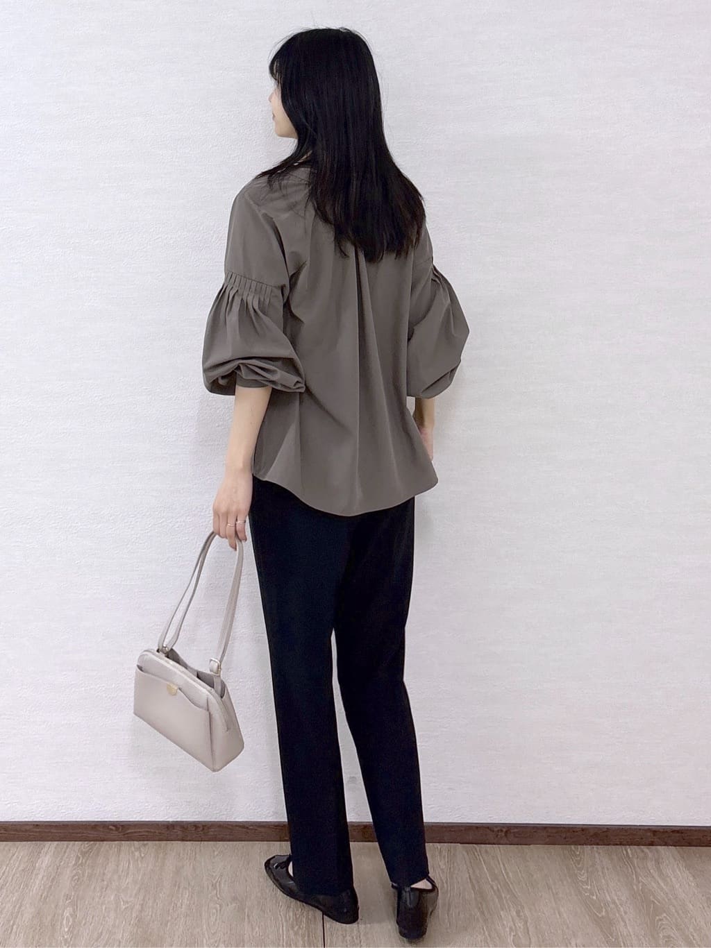 sachikoさんの「OPAQUE.CLIP｜スキッパーボリュームスリーブブラウス【洗濯機OK】」を使ったコーディネート