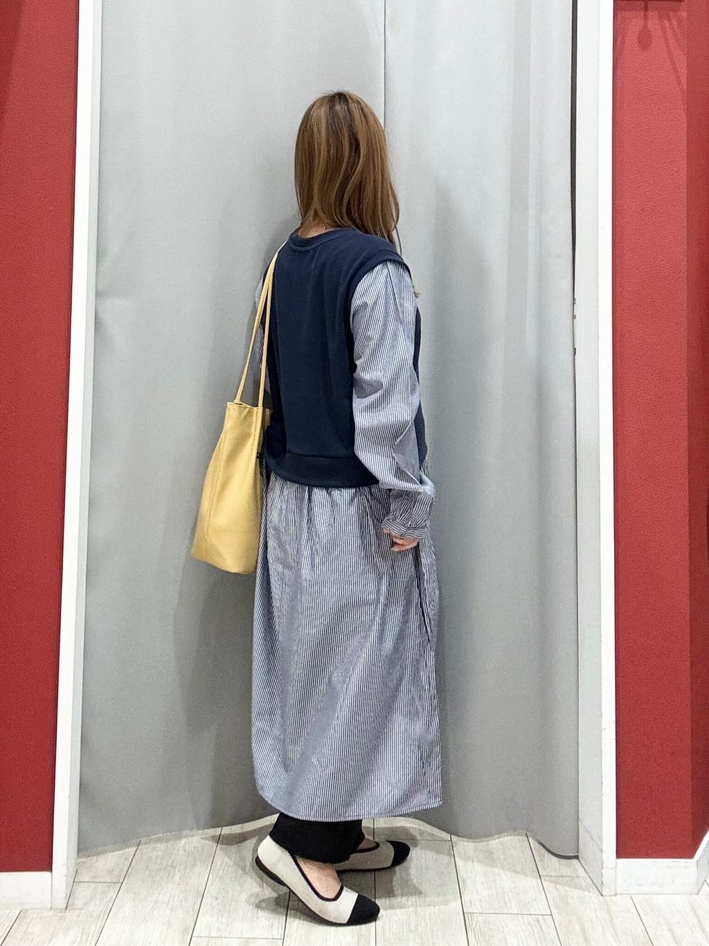 shioさんの「SHOO･LA･RUE｜【洗濯機可/UV】さらっとしたタッチが心地よい ショート丈 Vネックカーディガン」を使ったコーディネート
