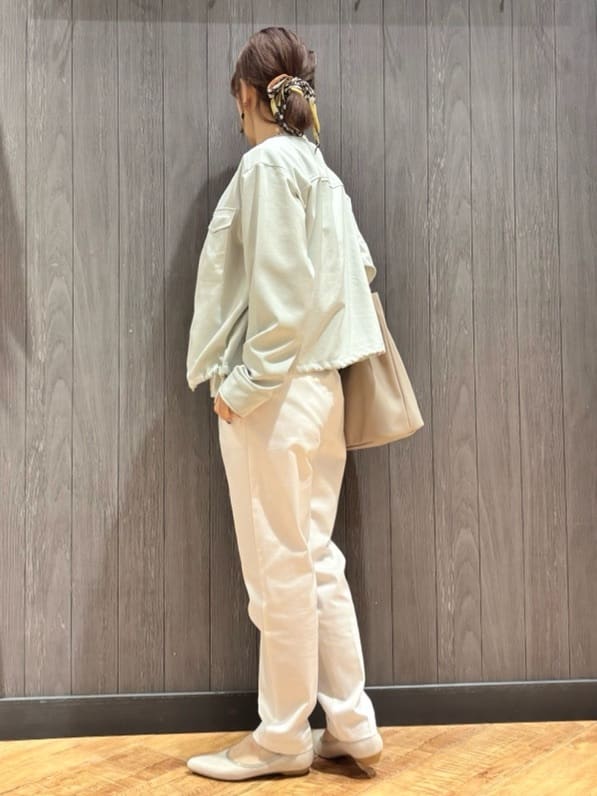meiさんの「SHOO･LA･RUE｜【S-LL】サッと羽織れてきれい見え　フラップポケット ノーカラーブルゾン」を使ったコーディネート