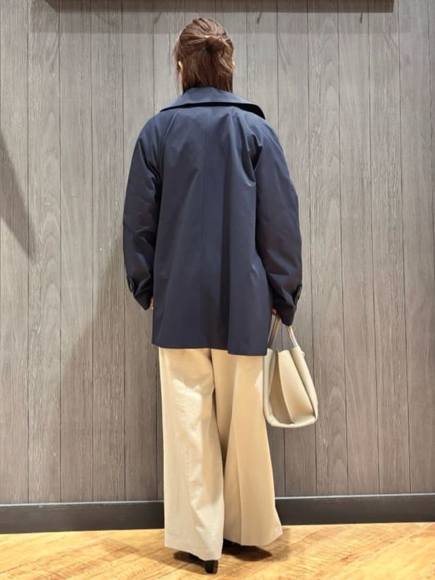 meiさんの「SHOO･LA･RUE｜【S-LL/撥水】通勤やお出かけにも活躍 ミドルトレンチコート」を使ったコーディネート