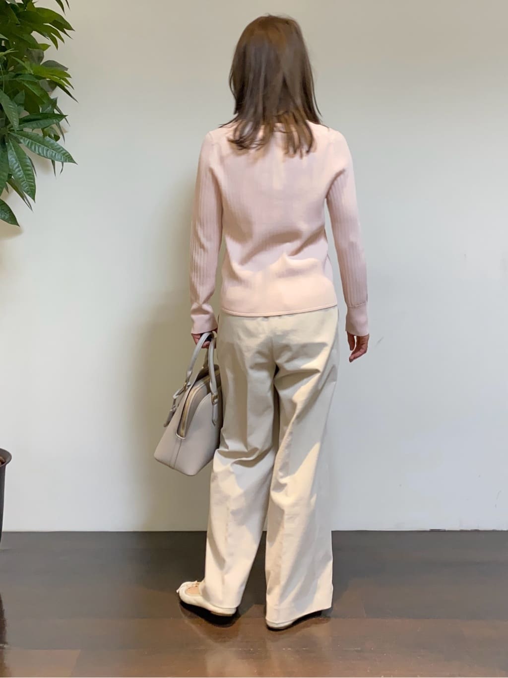tomoさんの「UNTITLED｜◆【アンサンブル可/洗える】クルーネックニットカーディガン」を使ったコーディネート