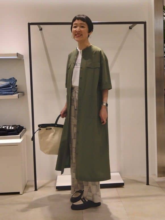 まちこさんの「UNTITLED｜◆【洗える/前開きボタン】シャンブレーシャツワンピース」を使ったコーディネート