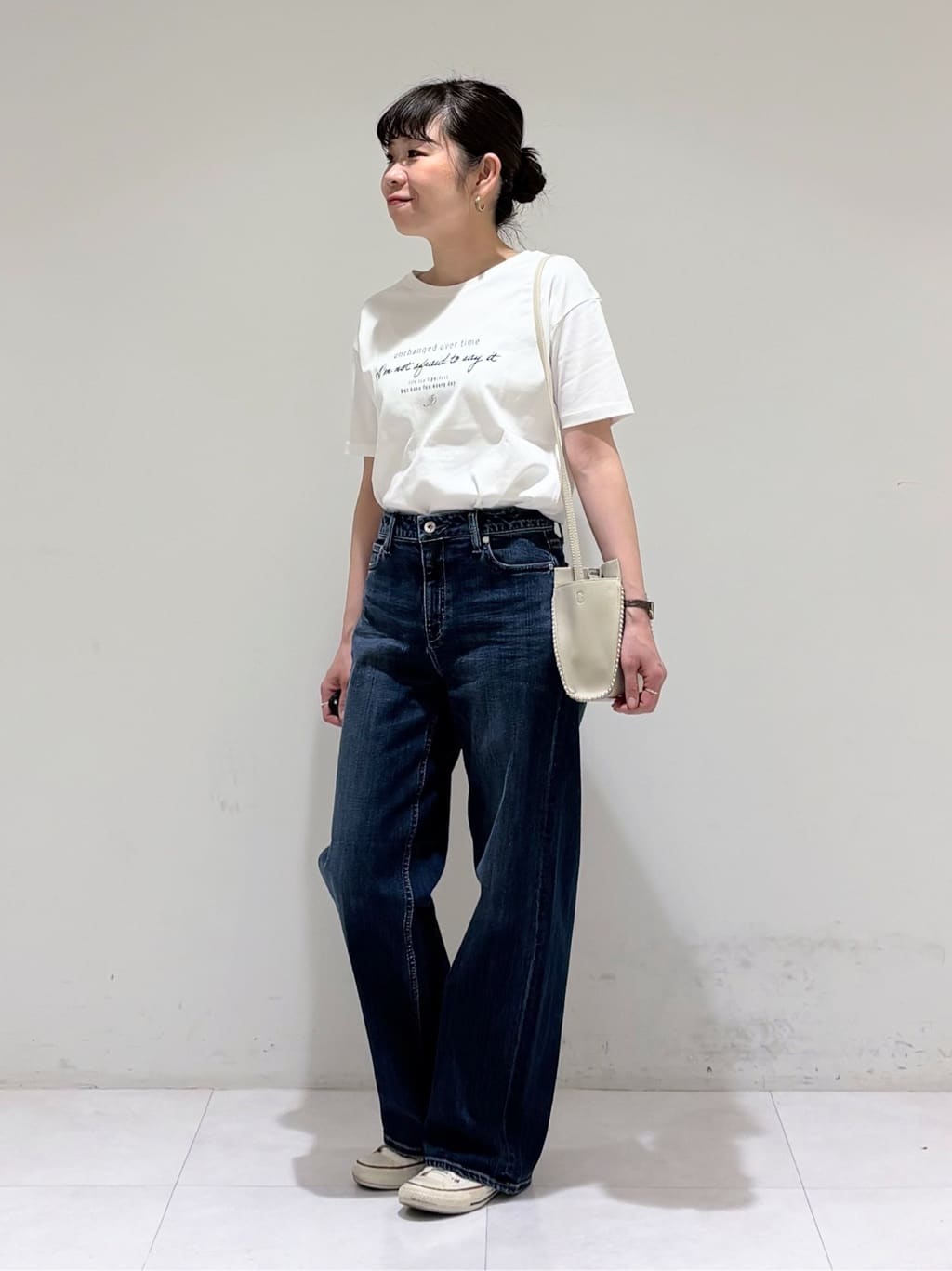 tsuyuさんの「INDIVI｜【合皮】スタッズ風メタルポシェットバッグ」を使ったコーディネート