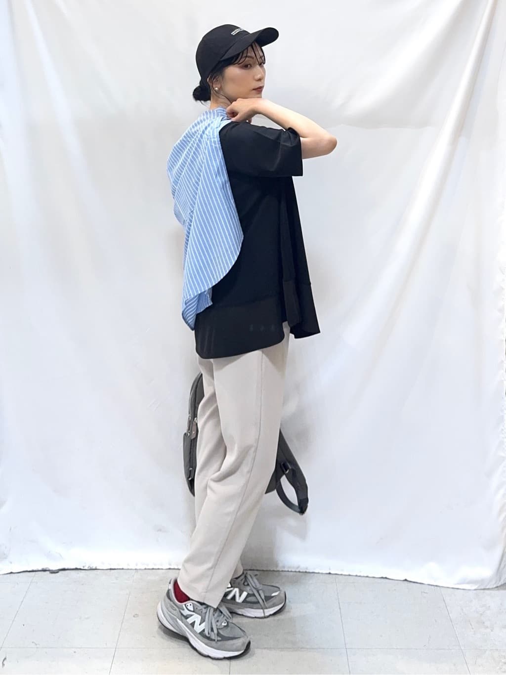 𝐇𝐢𝐫𝐨𝐦𝐢さんの「SHOO･LA･RUE｜【選べる色・柄/S-LL】通年使える レギュラーカラーシャツ」を使ったコーディネート