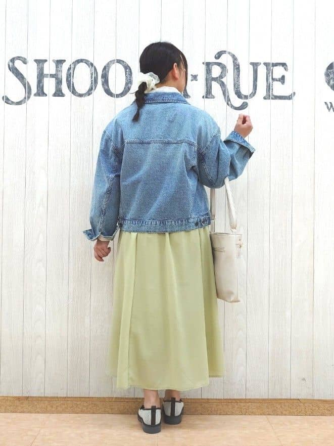 とろろさんの「SHOO･LA･RUE｜【SHOO・LA・RUE DENIM】羽織るだけでこなれる　オーバーサイズデニムジャケット」を使ったコーディネート