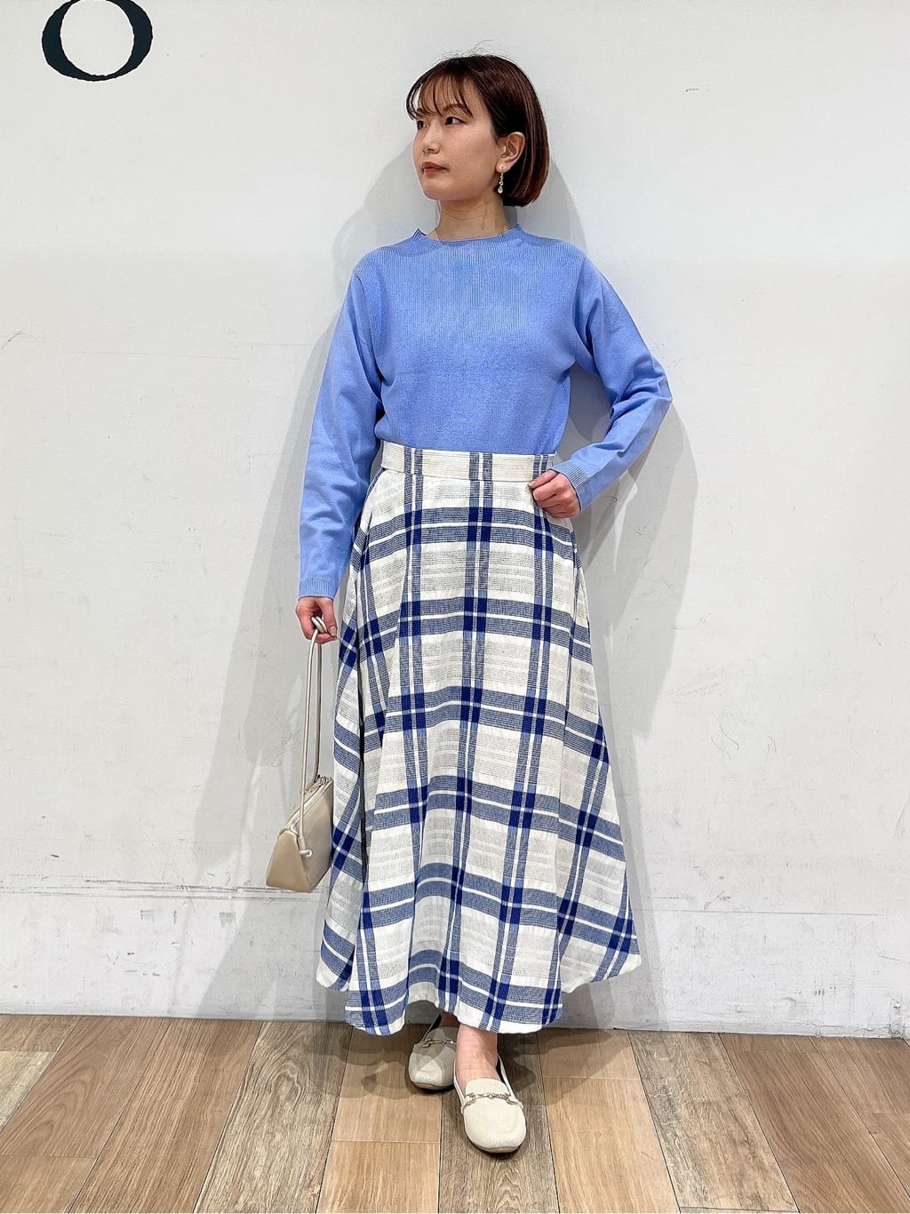 山さんさんの「grove｜【撥水／シルエット2WAY】軽やかミドルトレンチコート」を使ったコーディネート