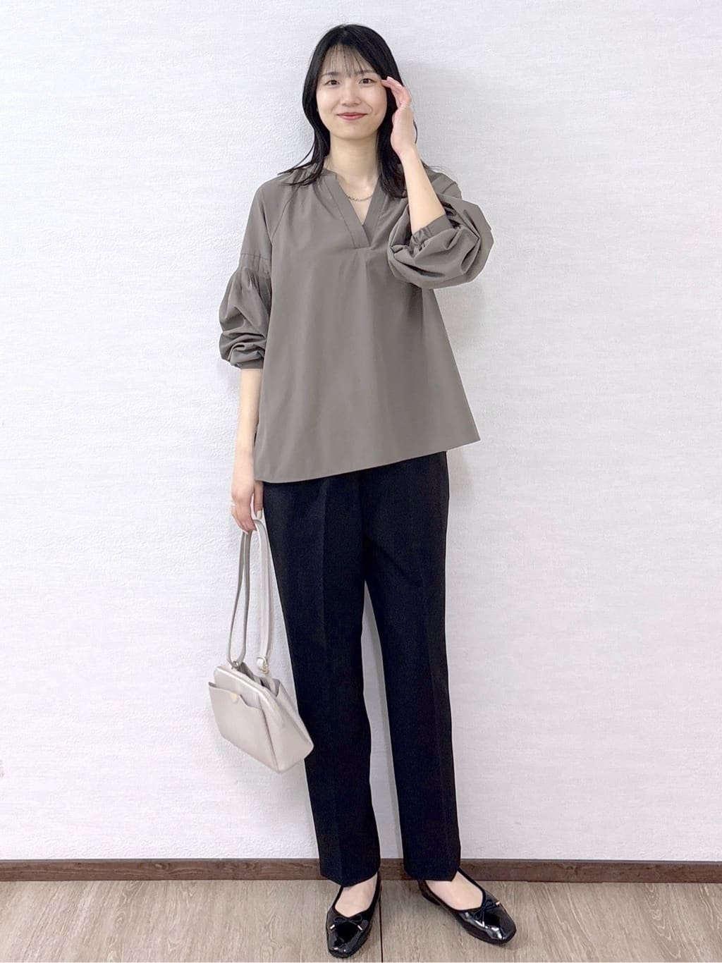 sachikoさんの「OPAQUE.CLIP｜スキッパーボリュームスリーブブラウス【洗濯機OK】」を使ったコーディネート