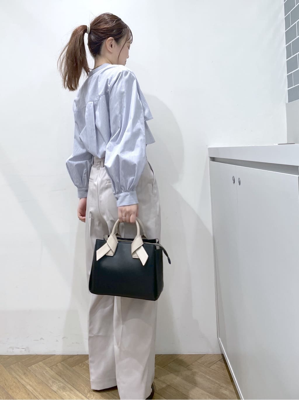 Junさんの「index｜フリルキーネックシャツ【洗濯機OK／イージーアイロン／防シワ】《XS～LL／7col》」を使ったコーディネート