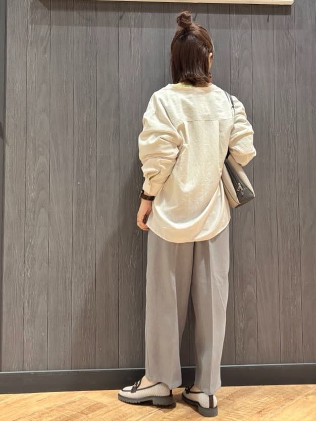 meiさんの「SHOO･LA･RUE｜【洗濯機可/S-LL】さらりと軽やか インせず着られる すっきり見えドルマンニット」を使ったコーディネート