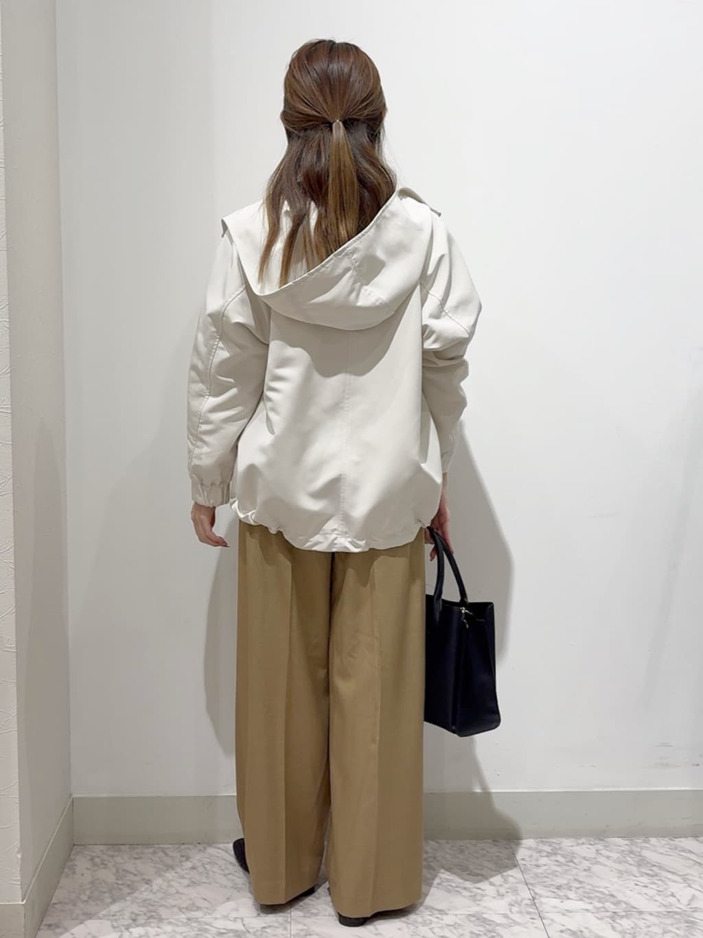 しかっちさんの「grove｜【撥水】きれいめに着こなせるマウンテンパーカ」を使ったコーディネート