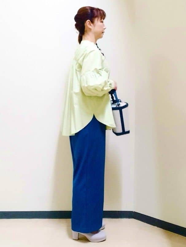花さんの「Reflect｜ドライタッチストレートワイドパンツ」を使ったコーディネート